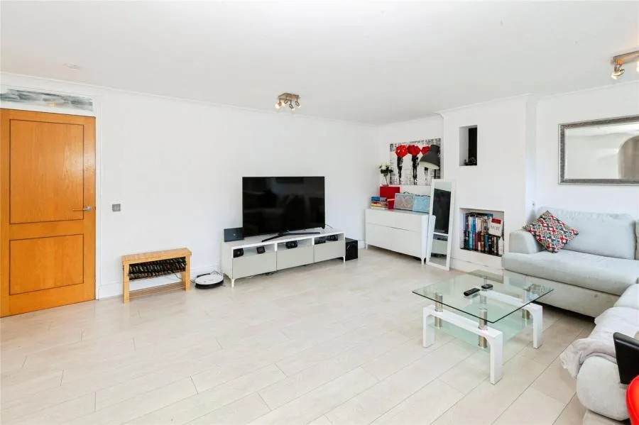 Mountbatten Square, Windsor, SL4, photo 7
