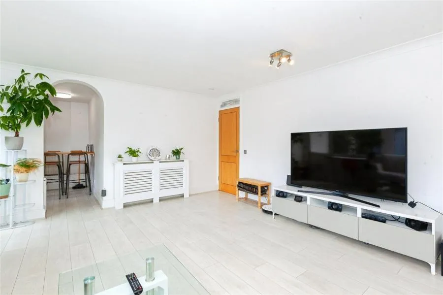 Mountbatten Square, Windsor, SL4, photo 8