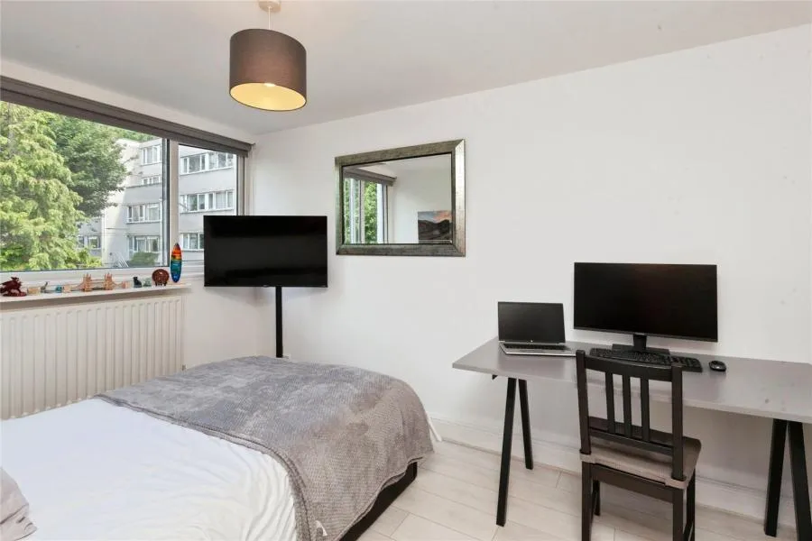 Mountbatten Square, Windsor, SL4, photo 15