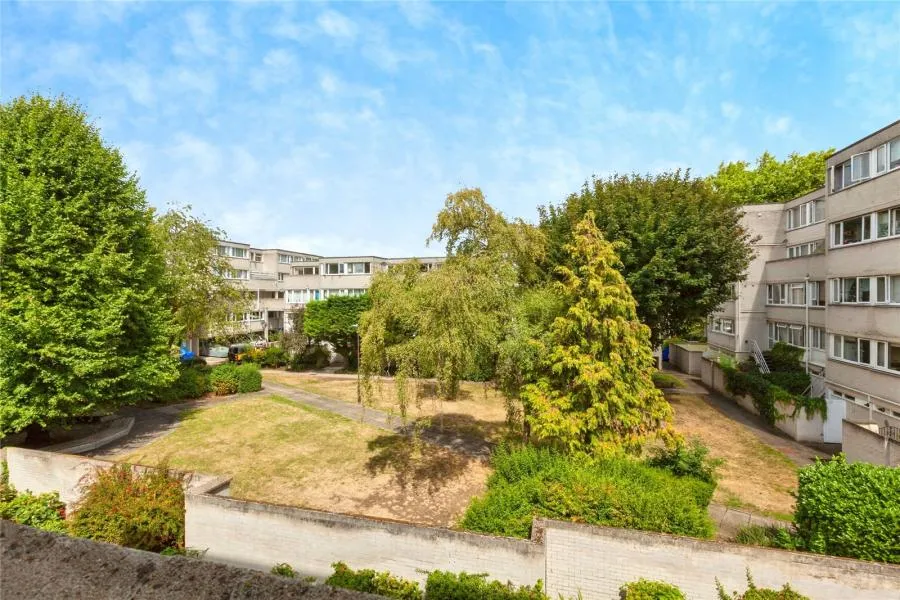 Mountbatten Square, Windsor, SL4, photo 5