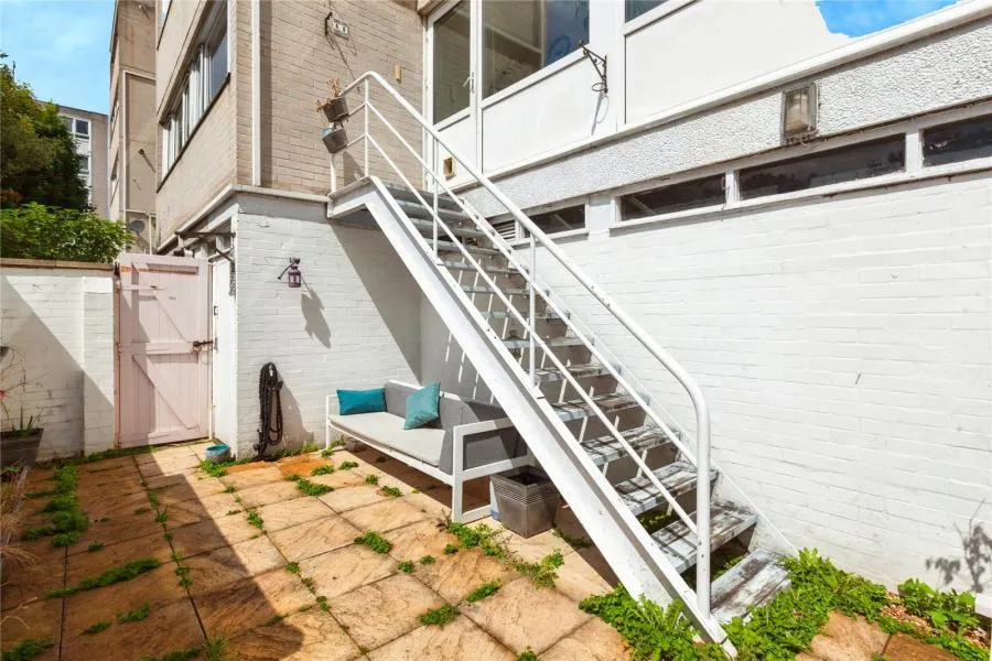 Mountbatten Square, Windsor, SL4, photo 12