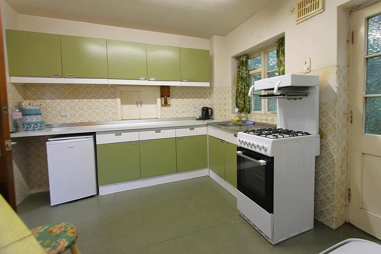 Linden Drive, Oldswinford, Stourbridge, photo 8