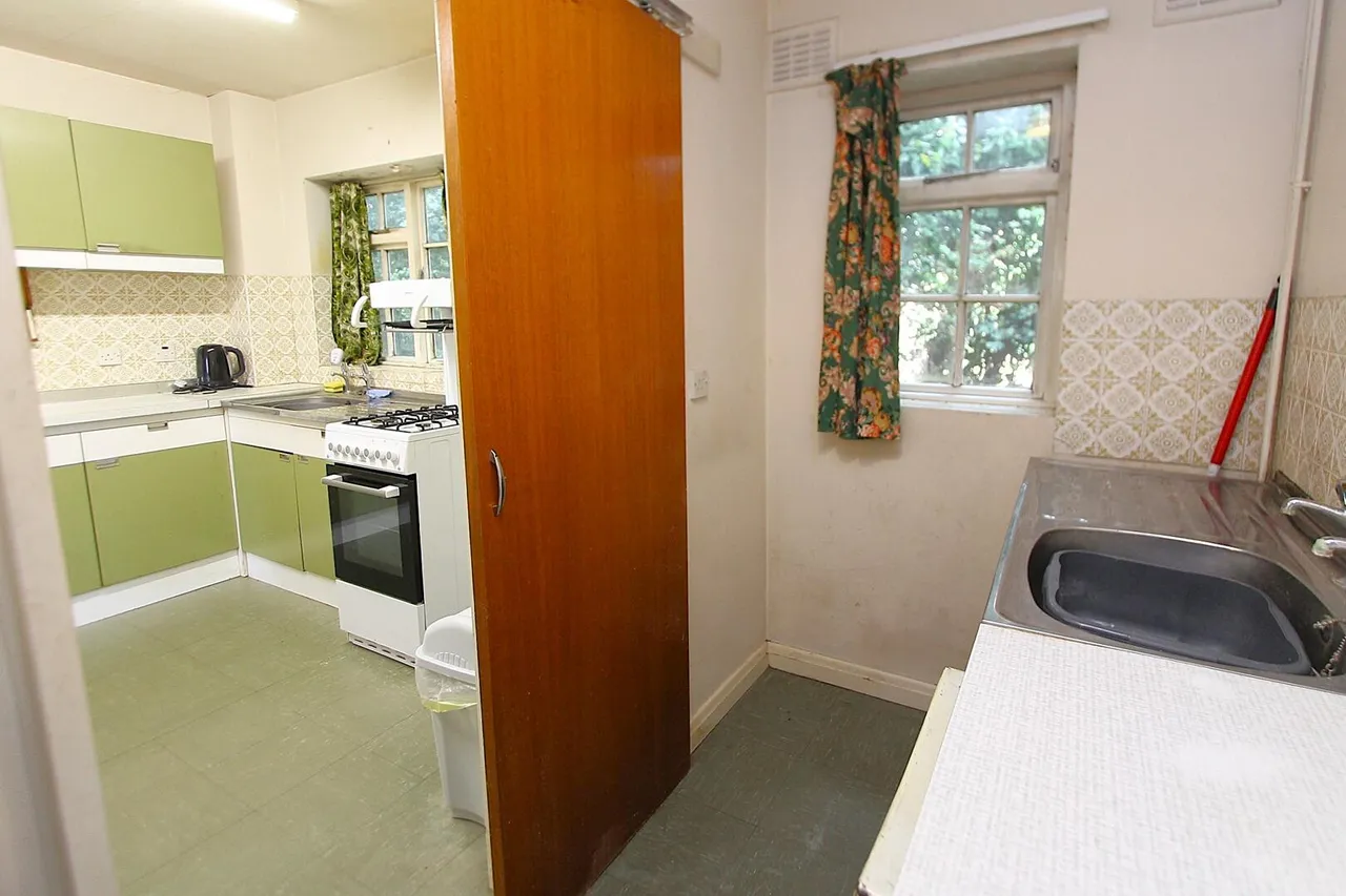 Linden Drive, Oldswinford, Stourbridge, photo 10