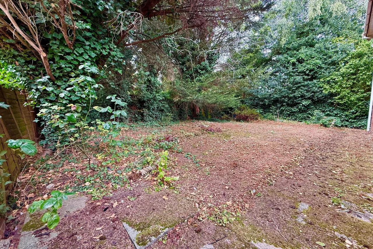 Linden Drive, Oldswinford, Stourbridge, photo 25