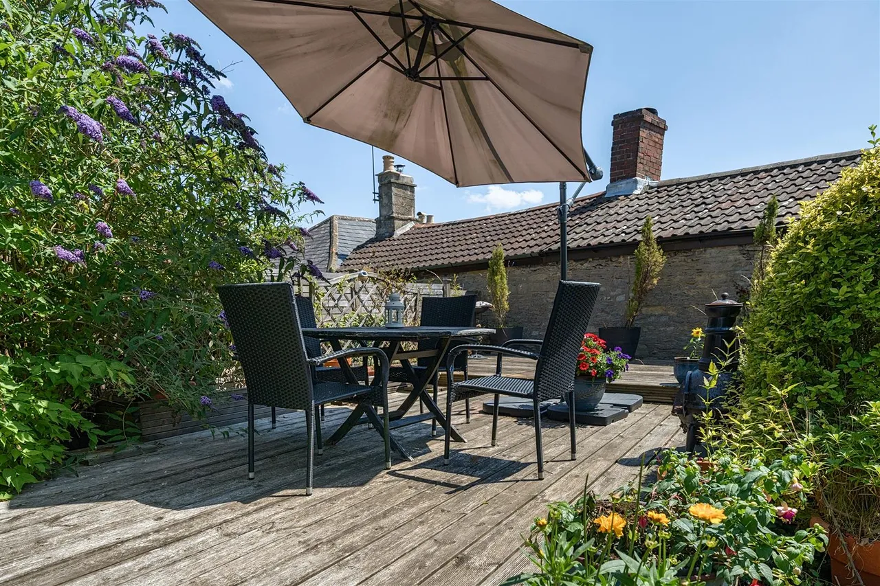 Tutton Hill, Colerne, SN14, photo 16