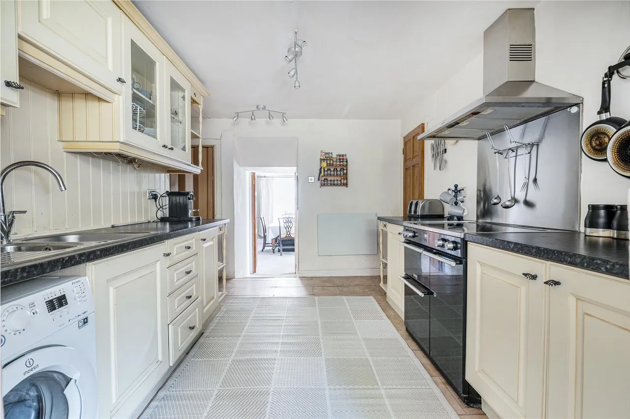 Tutton Hill, Colerne, SN14, photo 4