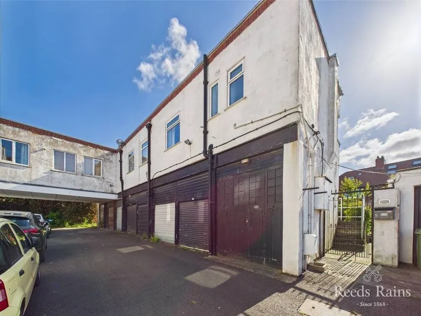 Cecil Court, Ryndleside, North Yorkshire, YO12, photo 2