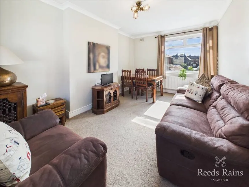 Cecil Court, Ryndleside, North Yorkshire, YO12, photo 3