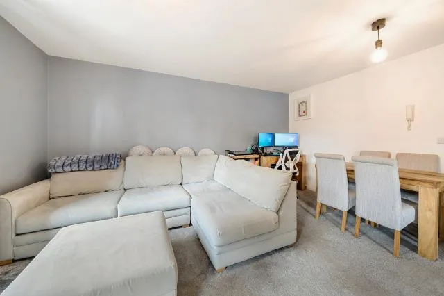 Pelican Lane, Newbury, RG14, photo 11