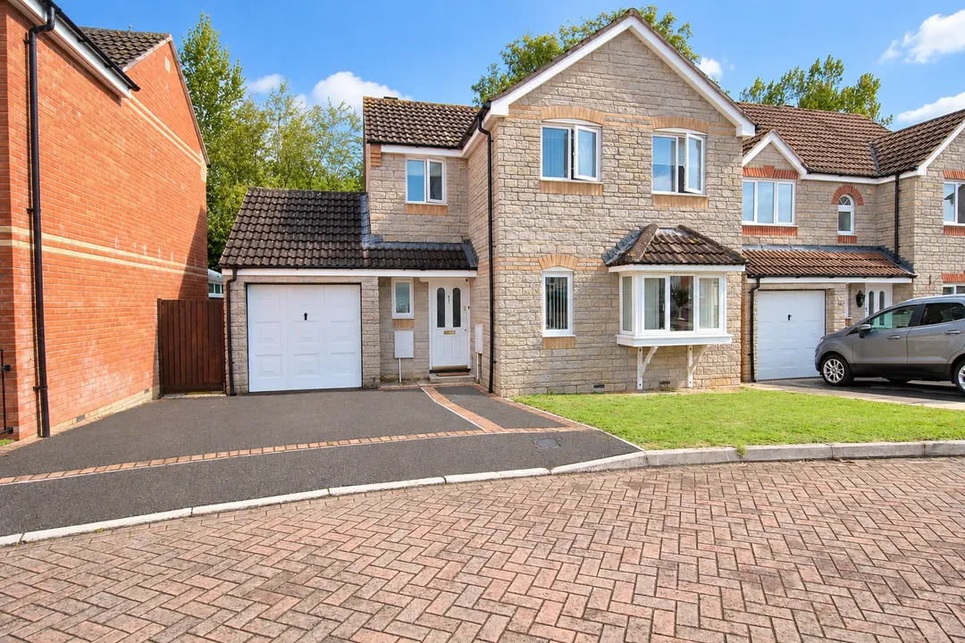 3 bed house for sale, Forth Close, Street