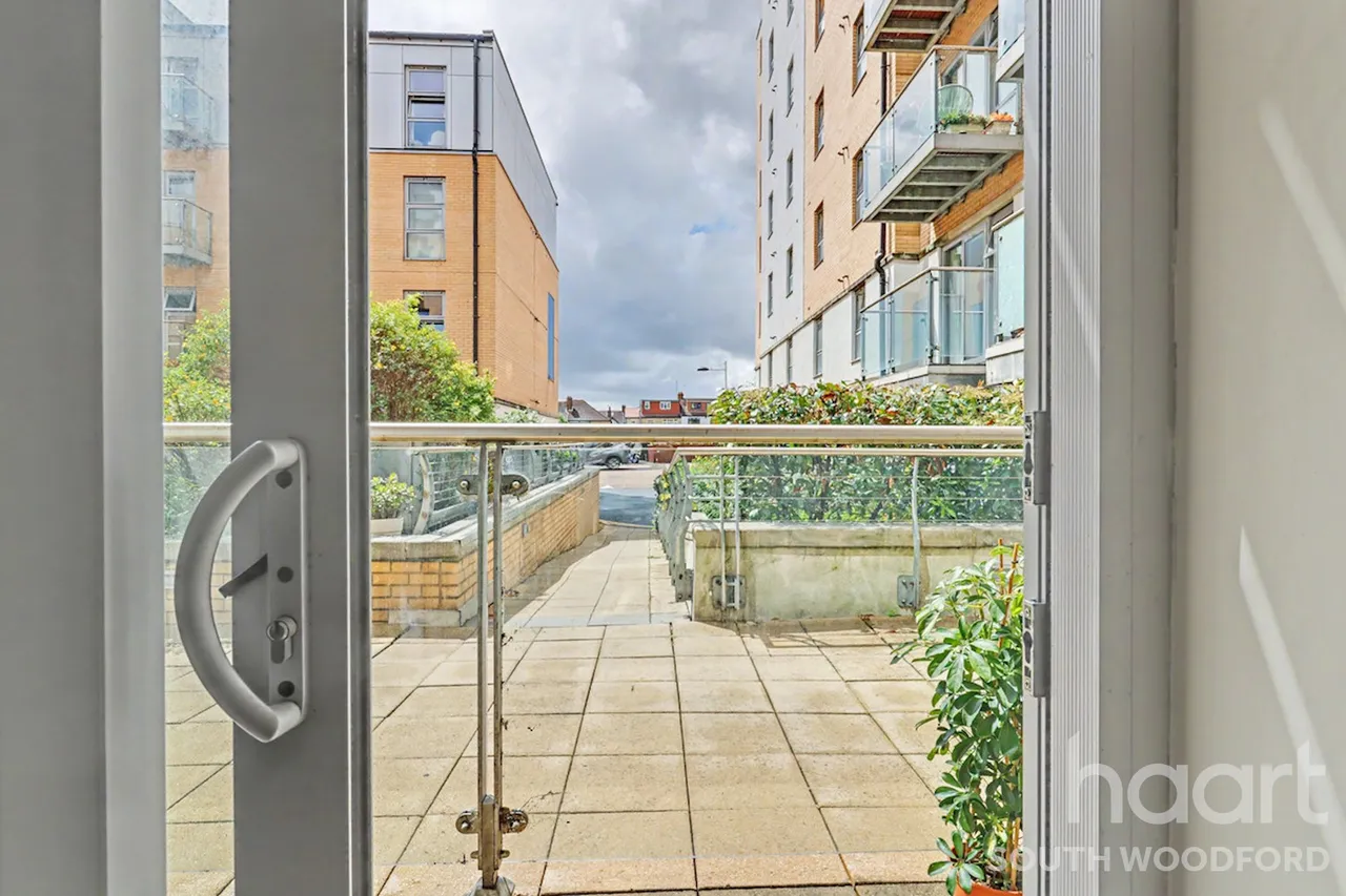 Queen Mary Avenue, London, E18, photo 4