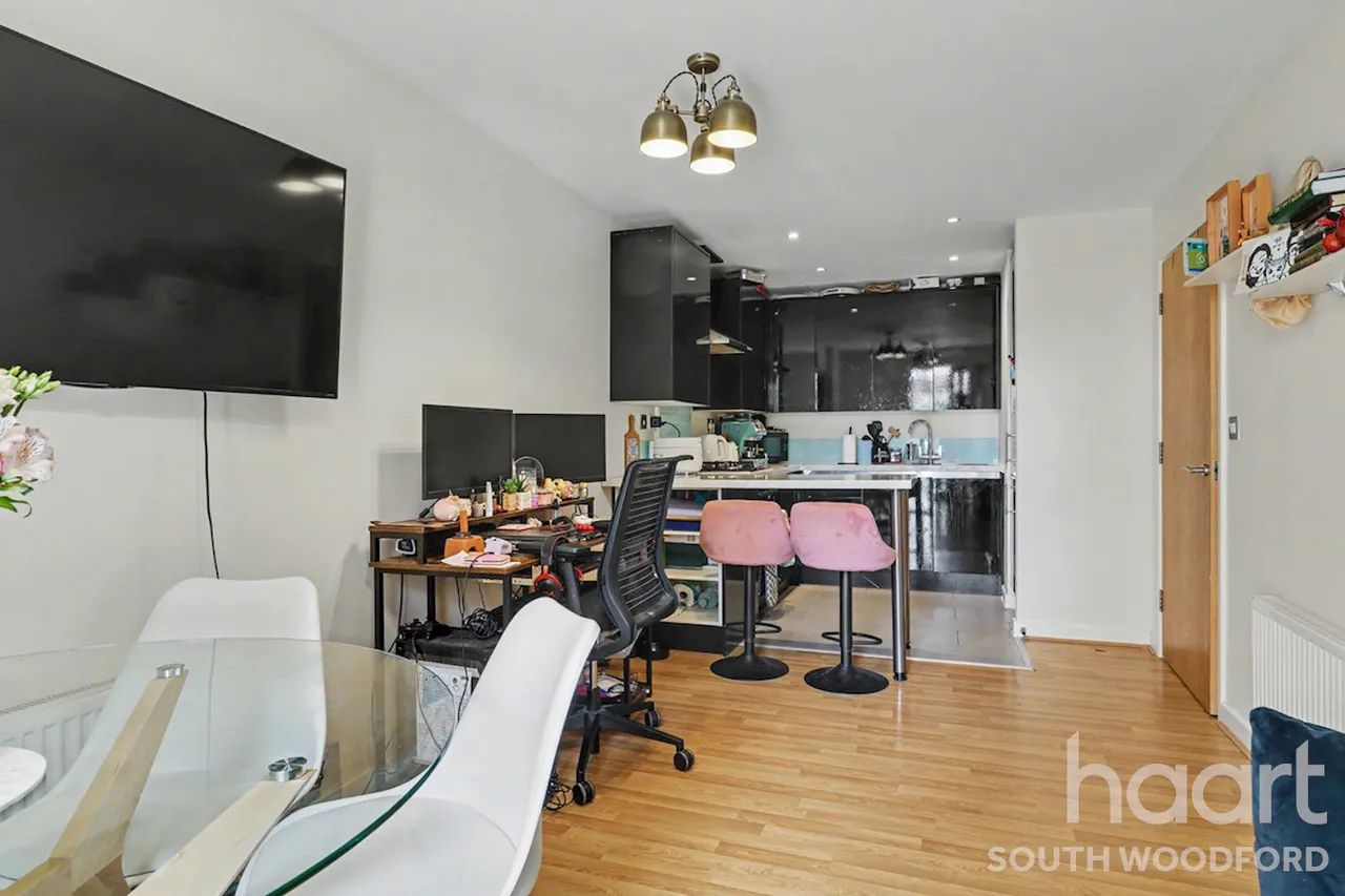 1 bed flat for sale, Queen Mary Avenue, London, E18