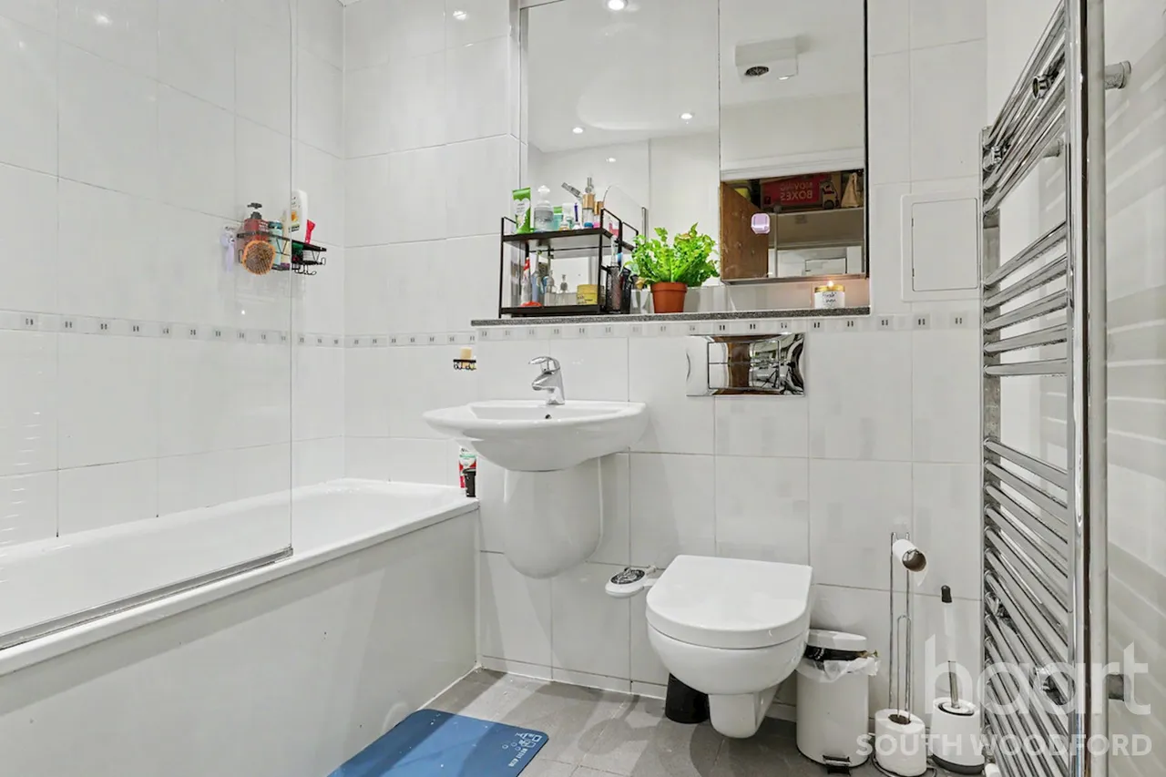 Queen Mary Avenue, London, E18, photo 6