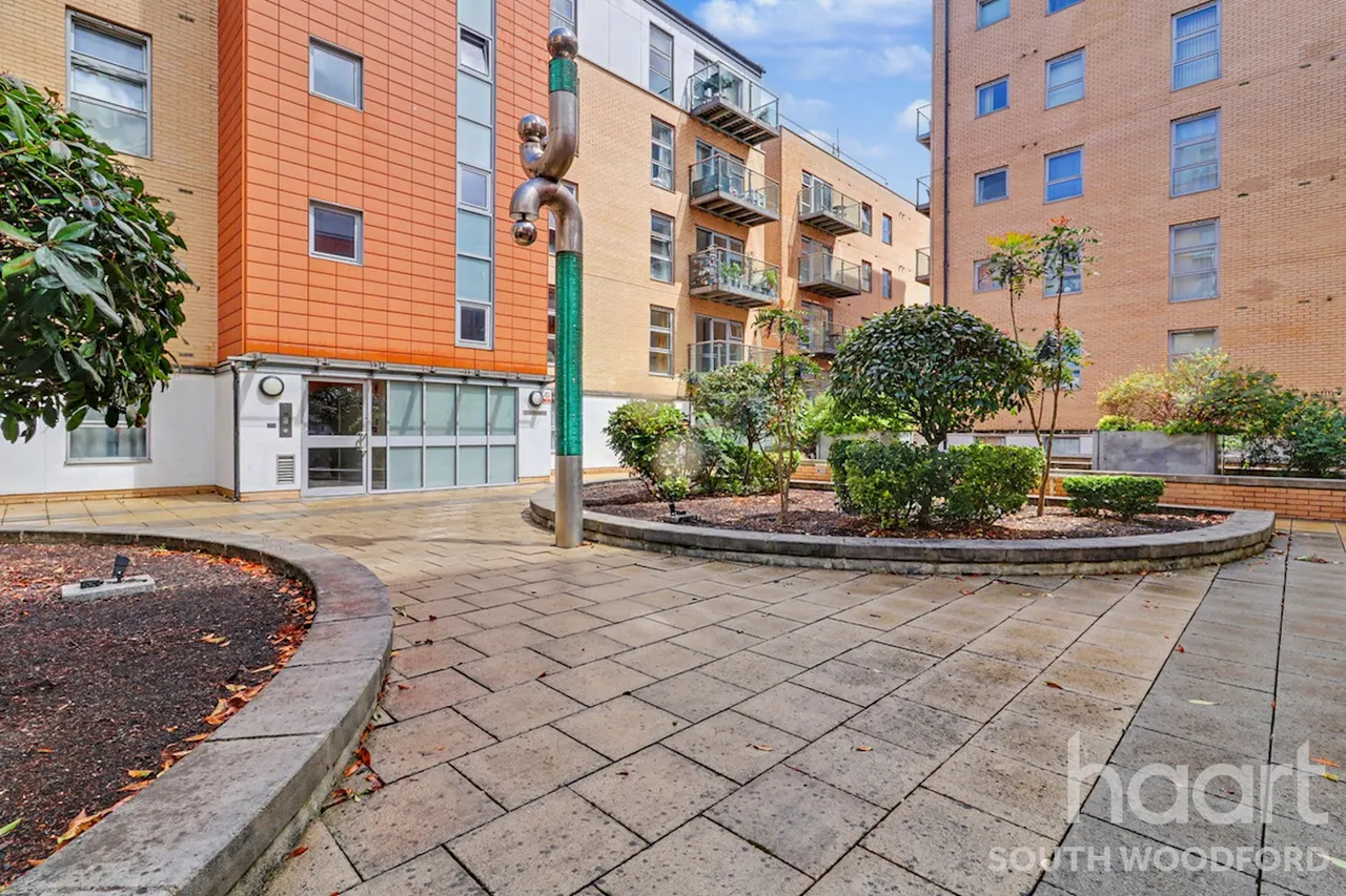 Queen Mary Avenue, London, E18, photo 14