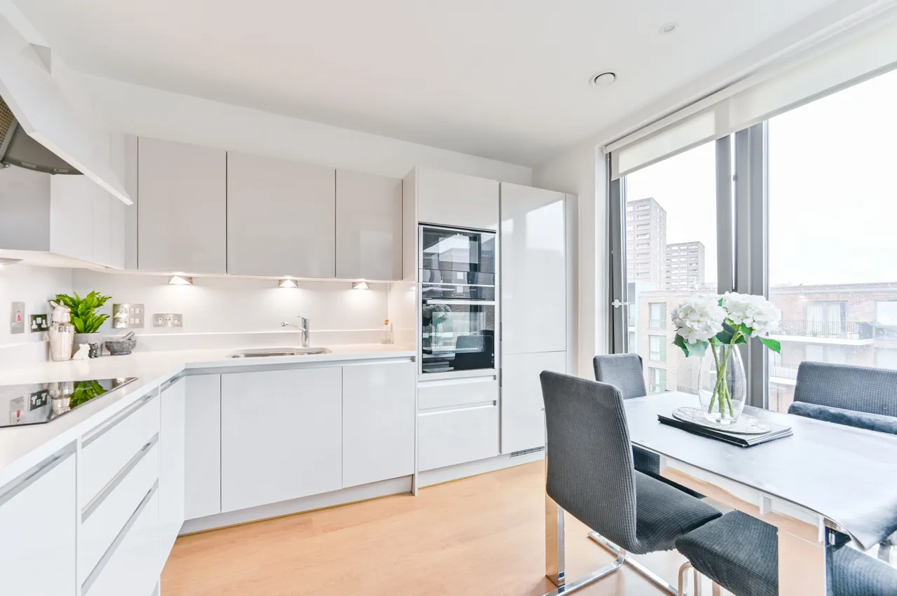 Flat 15, 100 Kilburn Park Road, London, photo 5