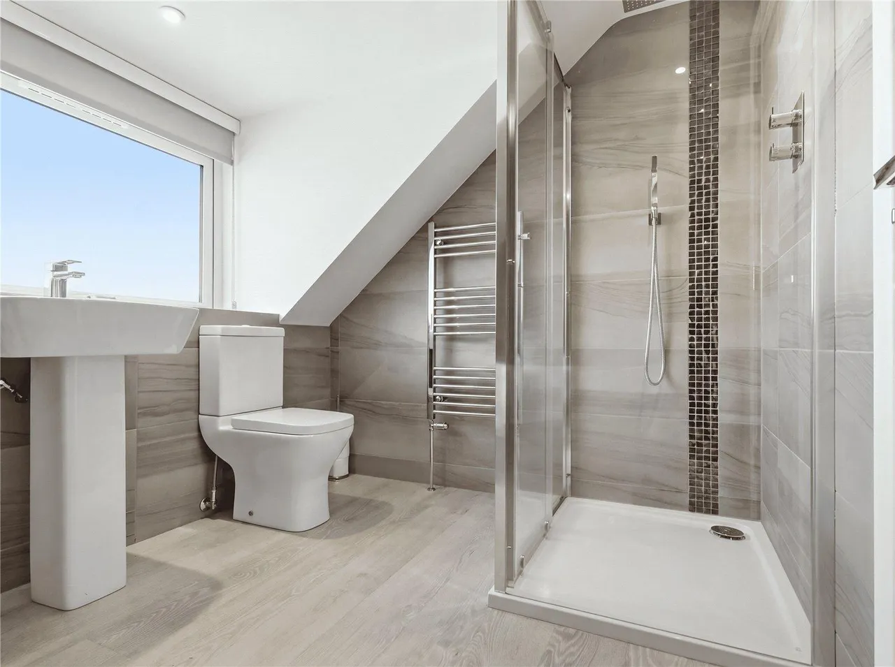 Contemporary Family Living with Captivating Views Towards Poole Harbour, photo 22
