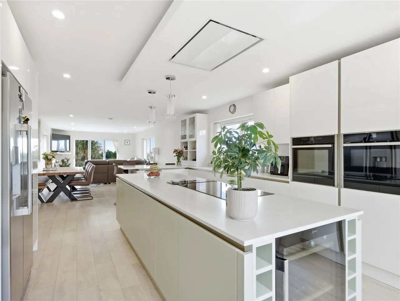 Contemporary Family Living with Captivating Views Towards Poole Harbour, photo 3