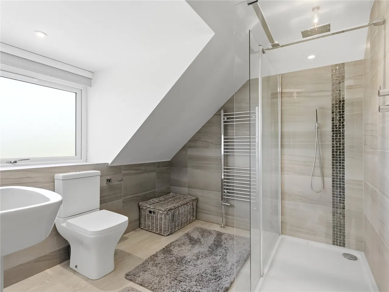 Contemporary Family Living with Captivating Views Towards Poole Harbour, photo 20