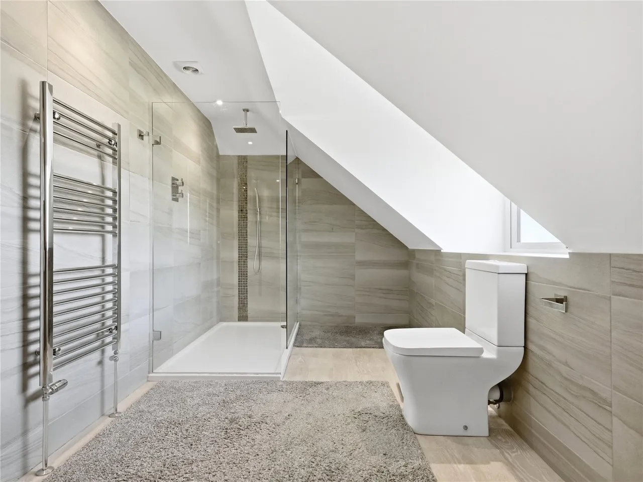 Contemporary Family Living with Captivating Views Towards Poole Harbour, photo 17