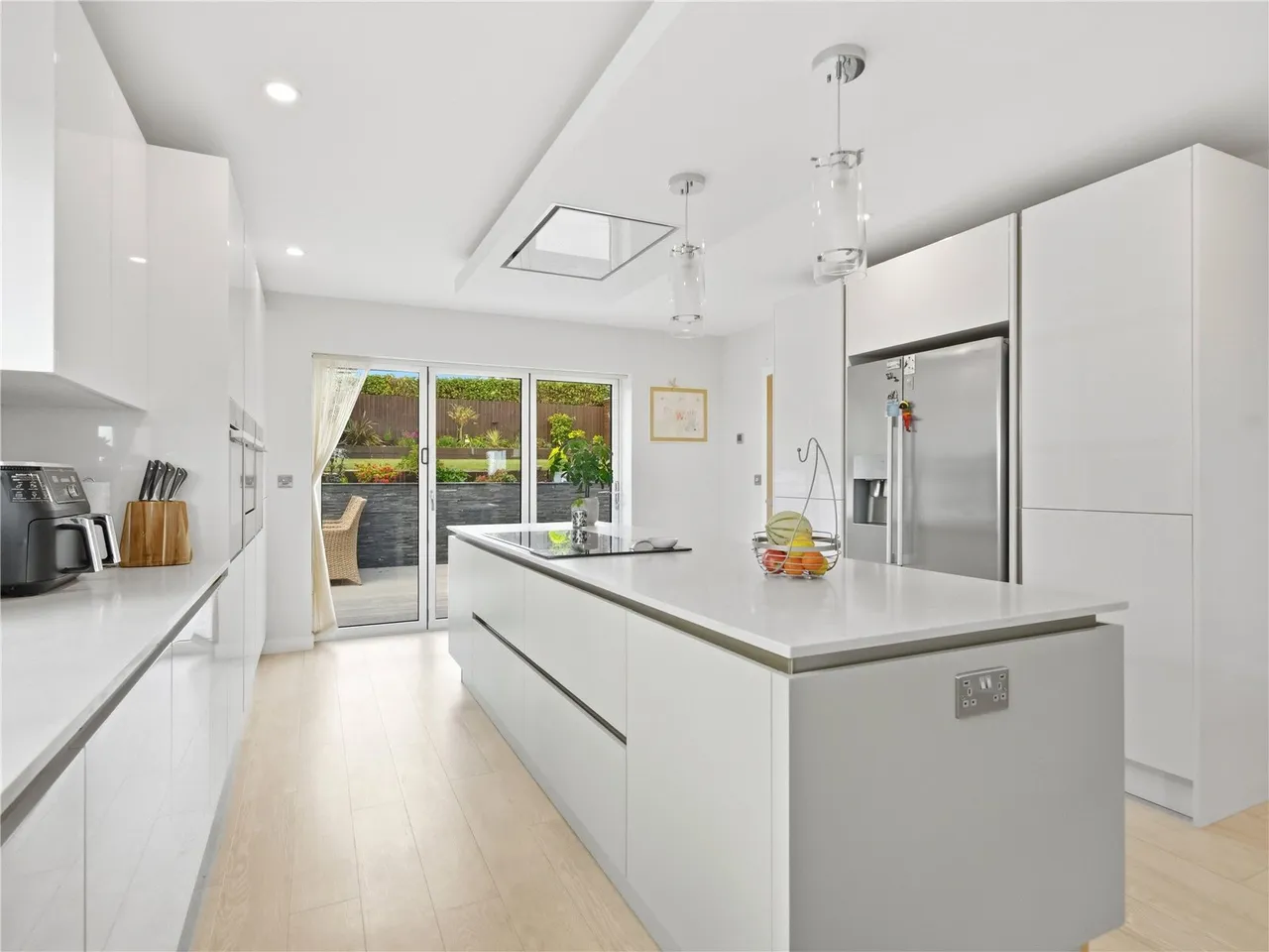 Contemporary Family Living with Captivating Views Towards Poole Harbour, photo 9