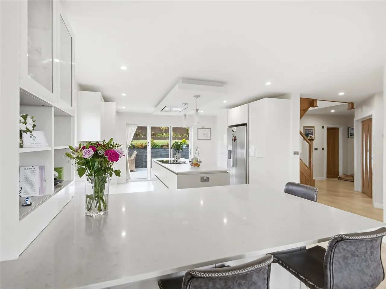 Contemporary Family Living with Captivating Views Towards Poole Harbour, photo 8
