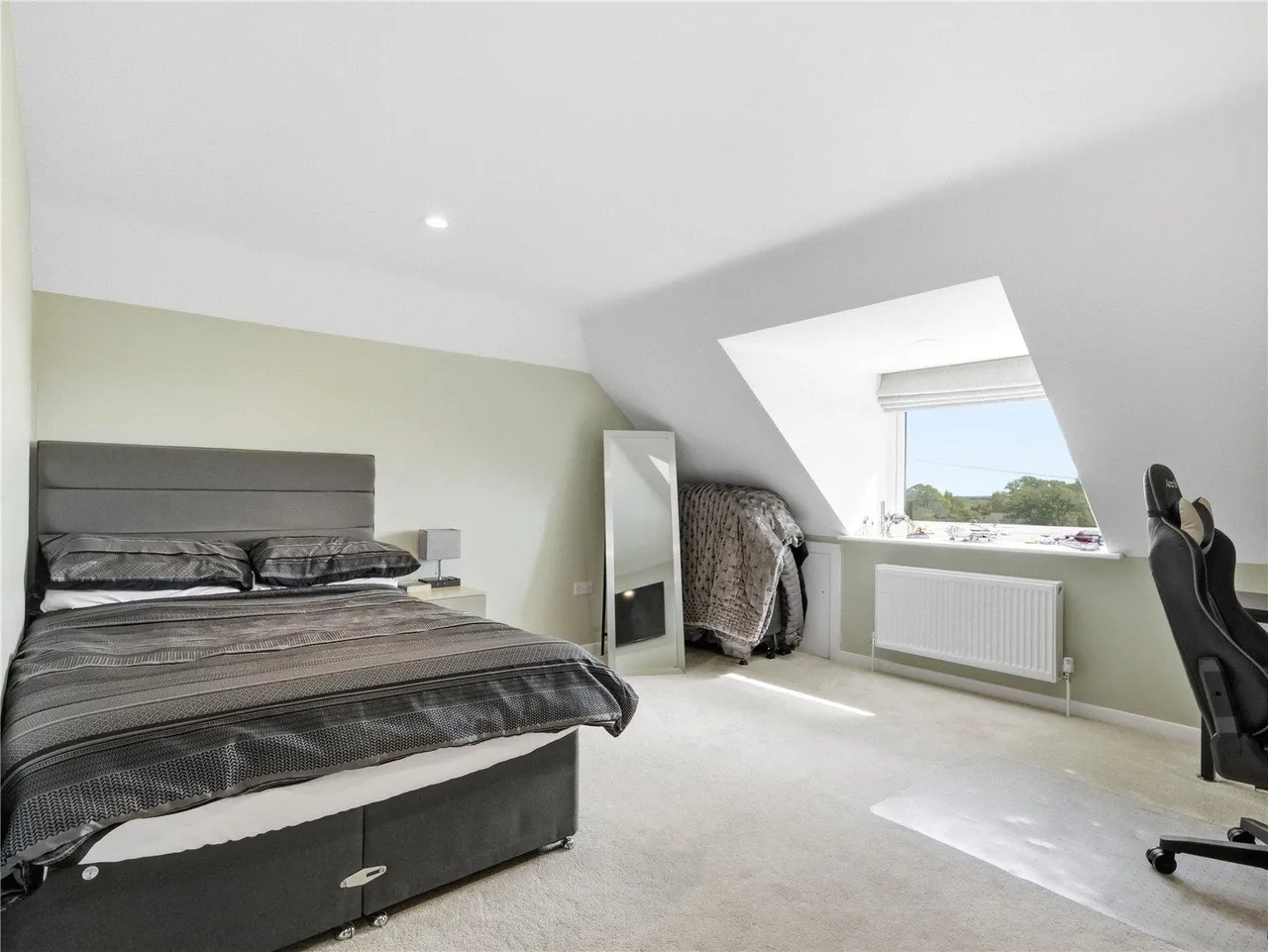Contemporary Family Living with Captivating Views Towards Poole Harbour, photo 21