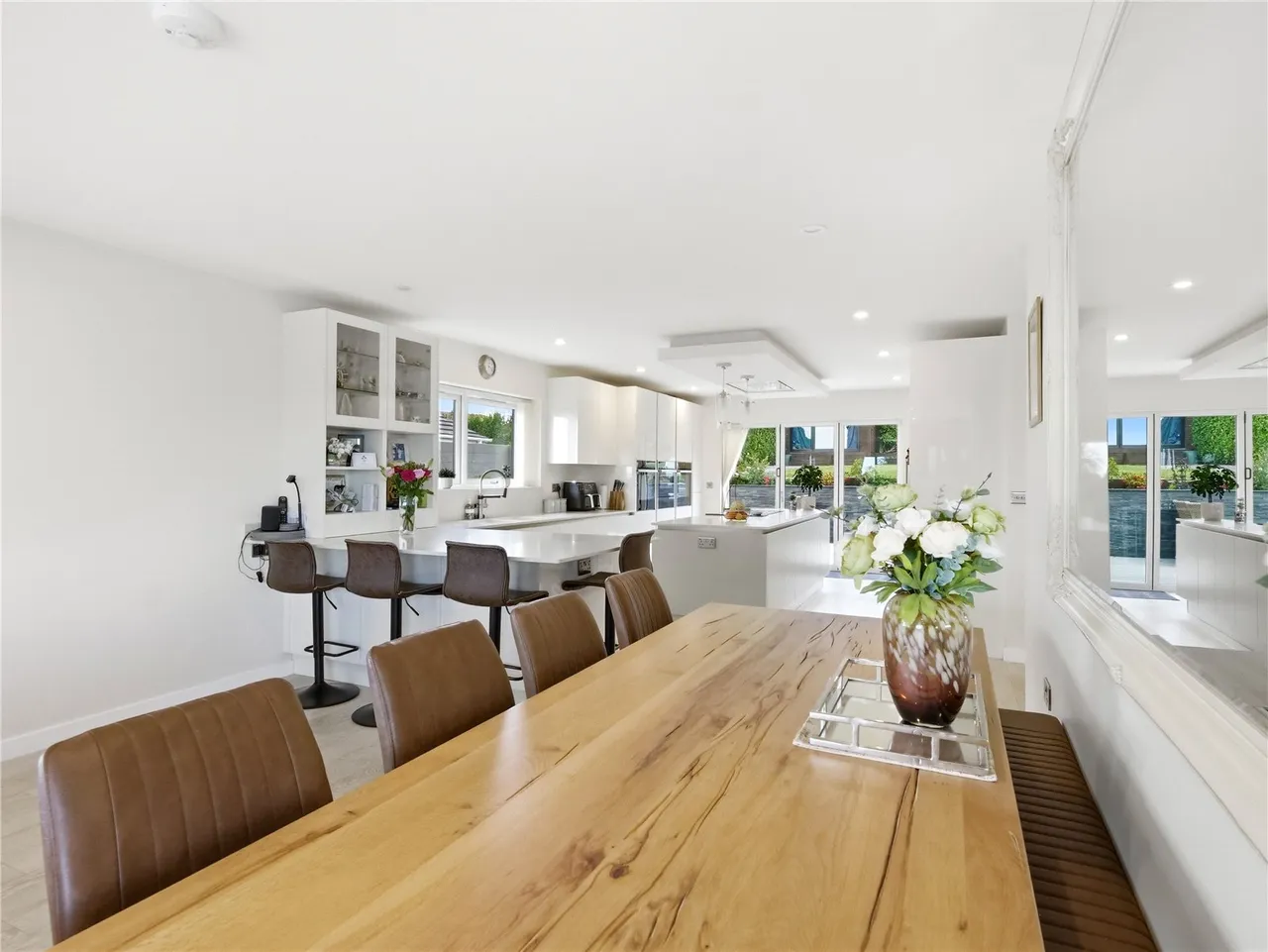 Contemporary Family Living with Captivating Views Towards Poole Harbour, photo 7