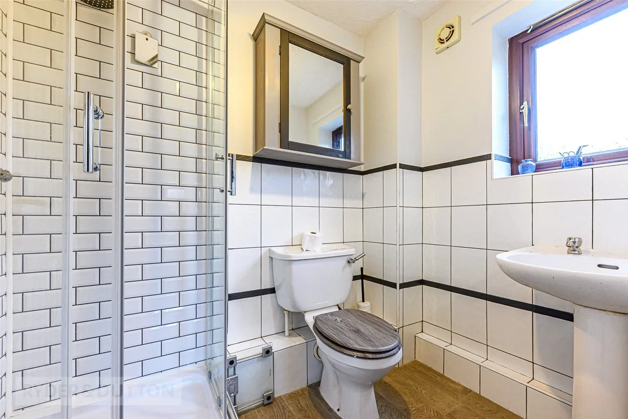 Stratton Close, Rastrick, HD6, photo 11