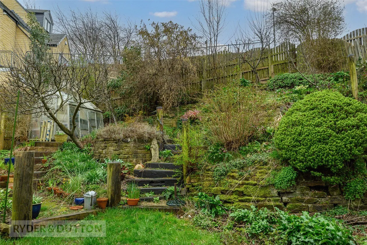 Stratton Close, Rastrick, HD6, photo 22