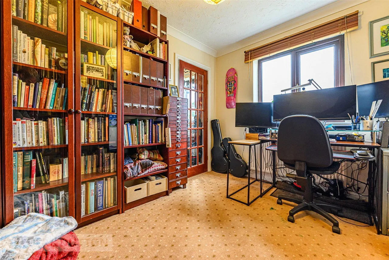 Stratton Close, Rastrick, HD6, photo 12