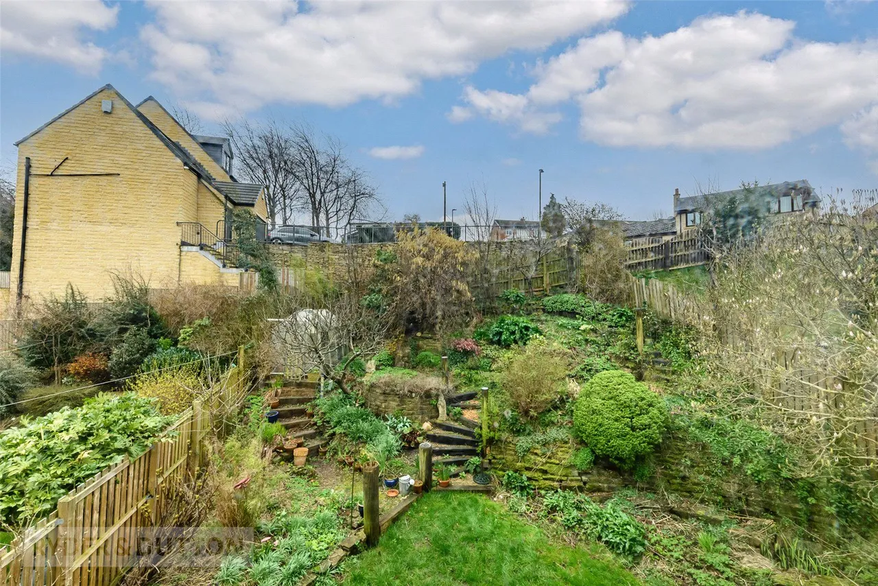 Stratton Close, Rastrick, HD6, photo 24