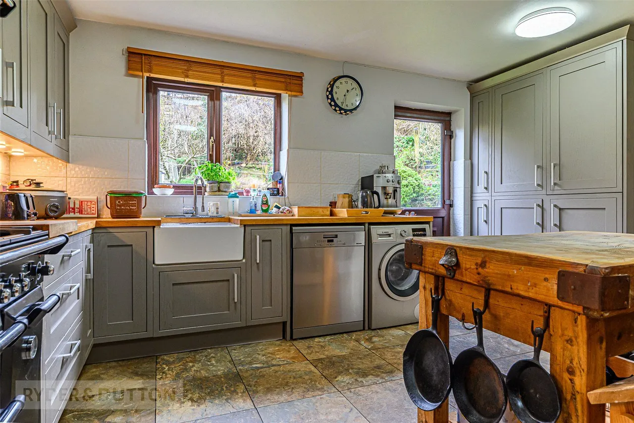 Stratton Close, Rastrick, HD6, photo 4