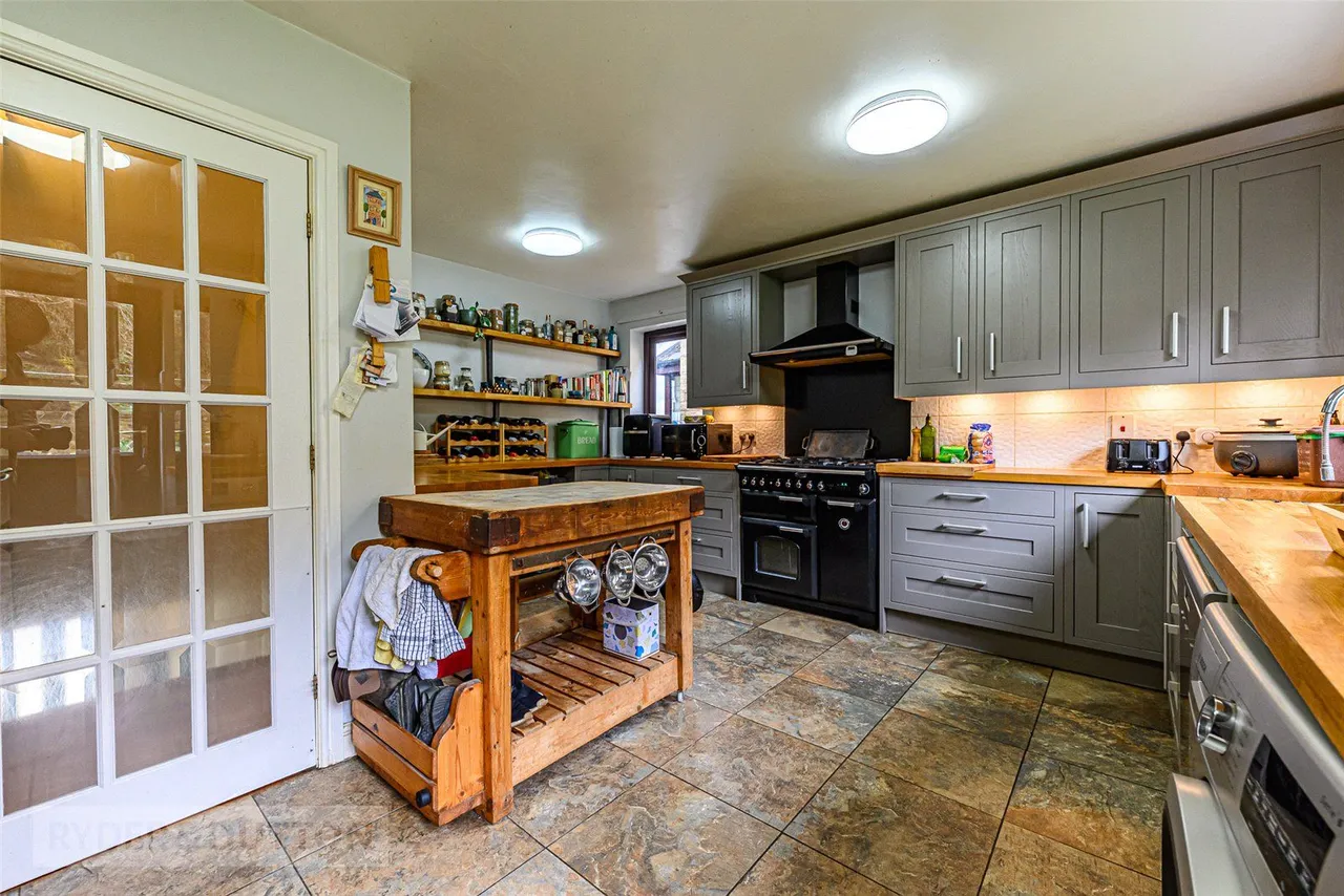 Stratton Close, Rastrick, HD6, photo 2