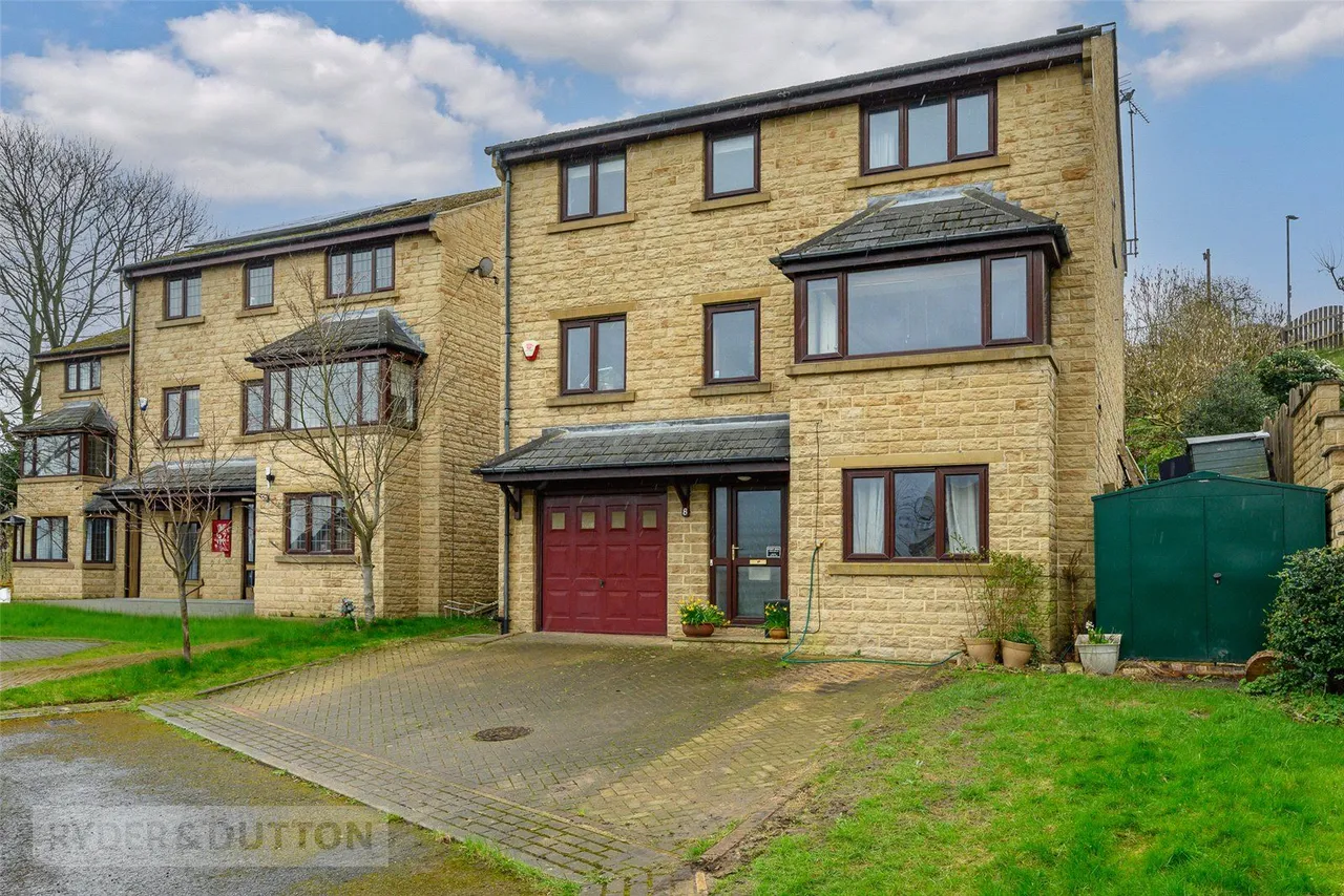 5 bed house for sale, Stratton Close, Rastrick, HD6