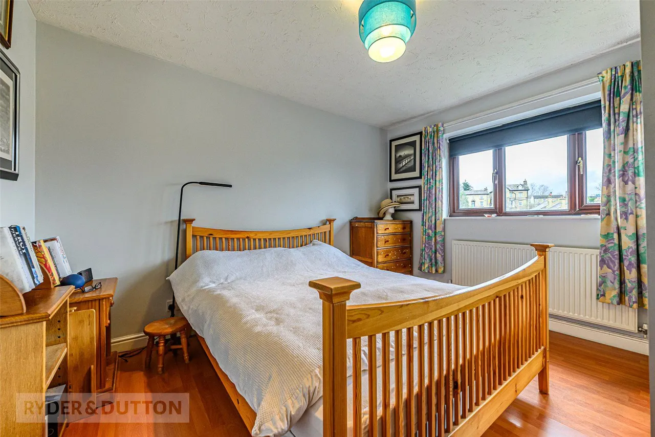 Stratton Close, Rastrick, HD6, photo 16