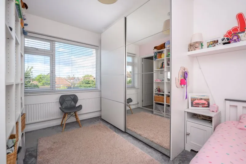 Stuart Avenue, Walton-On-Thames KT12 2AB, photo 11