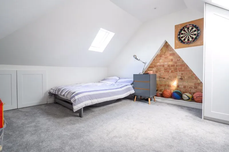 Stuart Avenue, Walton-On-Thames KT12 2AB, photo 15