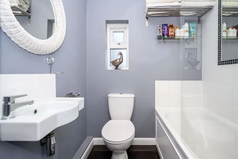 Stuart Avenue, Walton-On-Thames KT12 2AB, photo 13