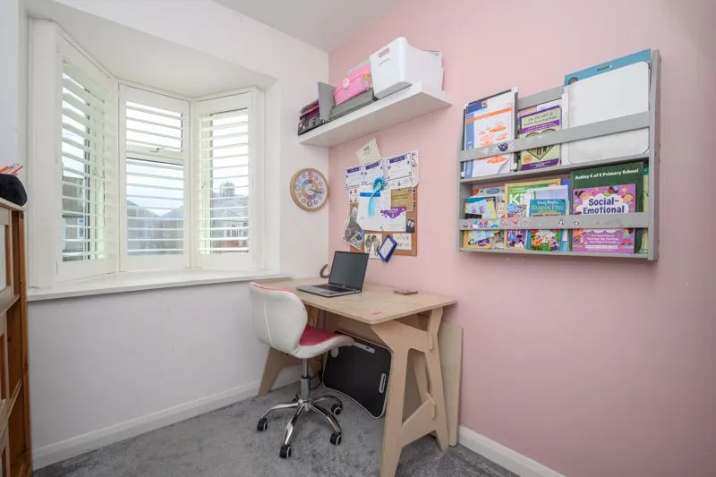 Stuart Avenue, Walton-On-Thames KT12 2AB, photo 12