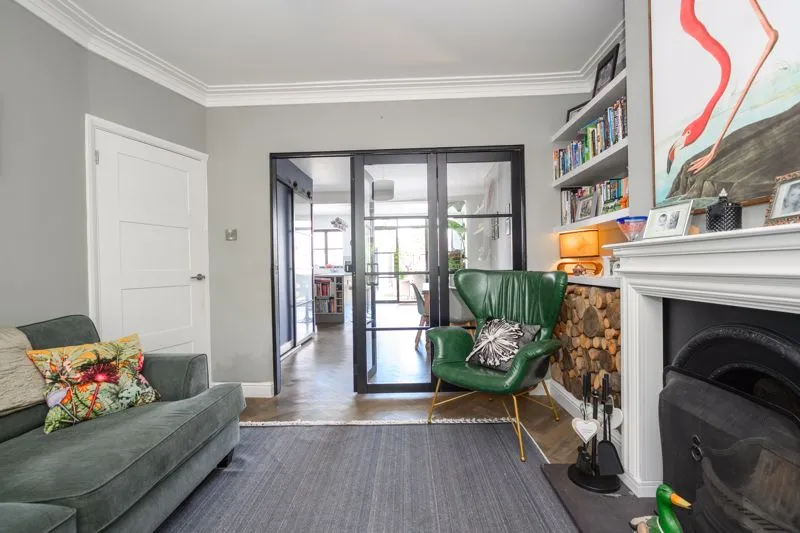 Stuart Avenue, Walton-On-Thames KT12 2AB, photo 6
