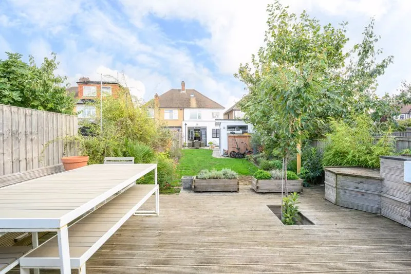 Stuart Avenue, Walton-On-Thames KT12 2AB, photo 10