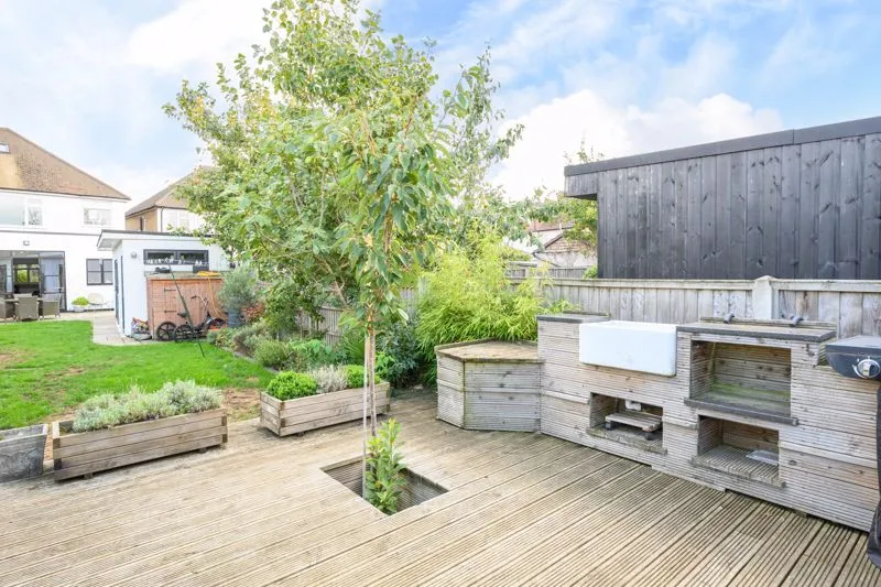 Stuart Avenue, Walton-On-Thames KT12 2AB, photo 19