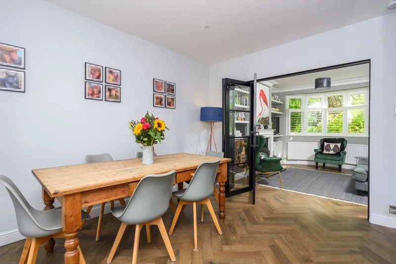 Stuart Avenue, Walton-On-Thames KT12 2AB, photo 4
