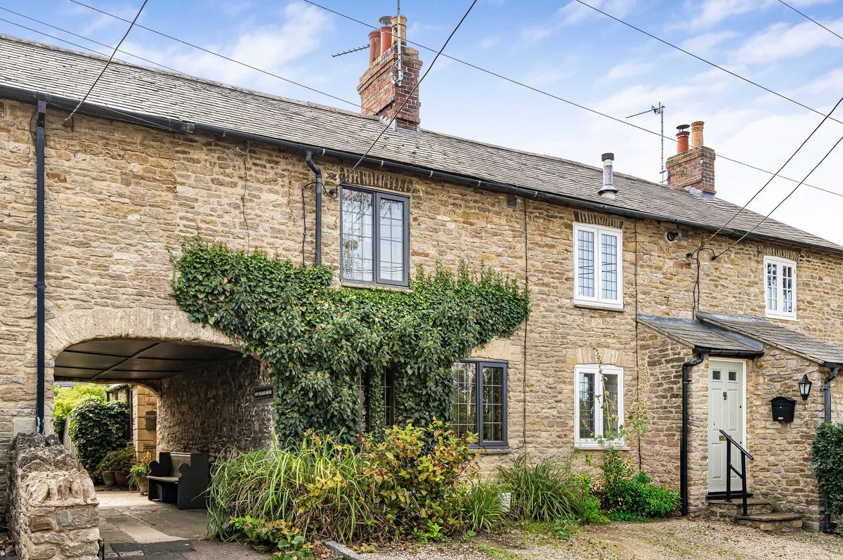 2 bed house for sale, College Square, Upper Heyford