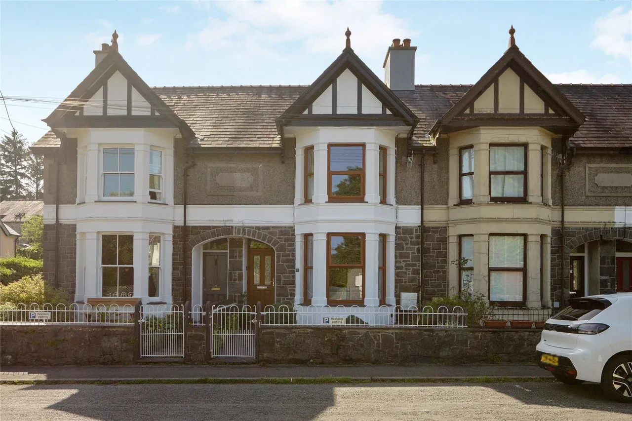 2 bed house for sale, York Terrace, Llanberis, LL55
