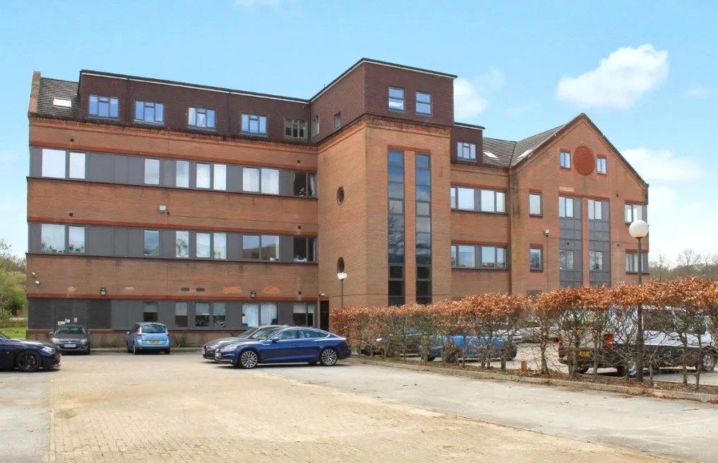 2 bed flat to rent — Bartley Way, Hook, Hampshire, RG27 9FF