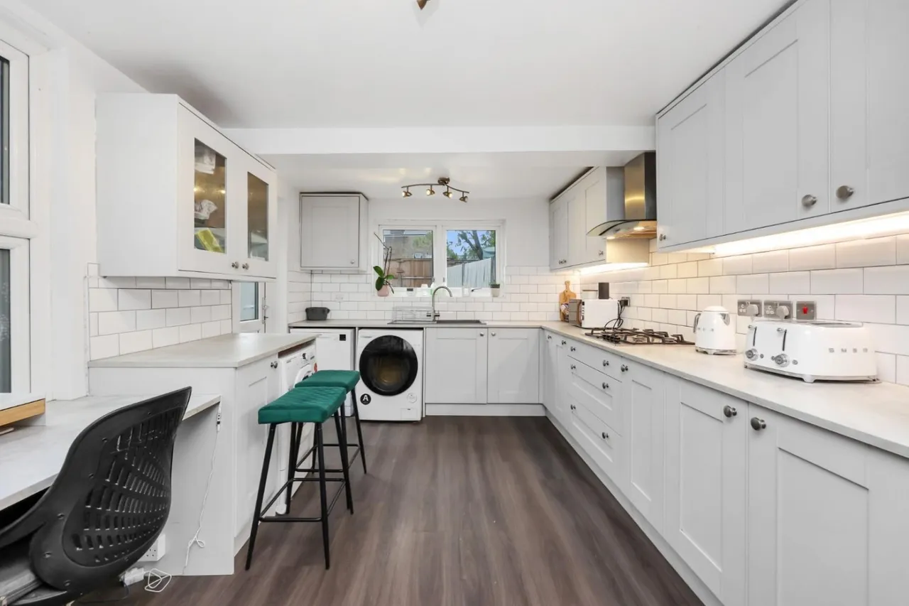 Eustace Road, Chadwell Heath, RM6, photo 2