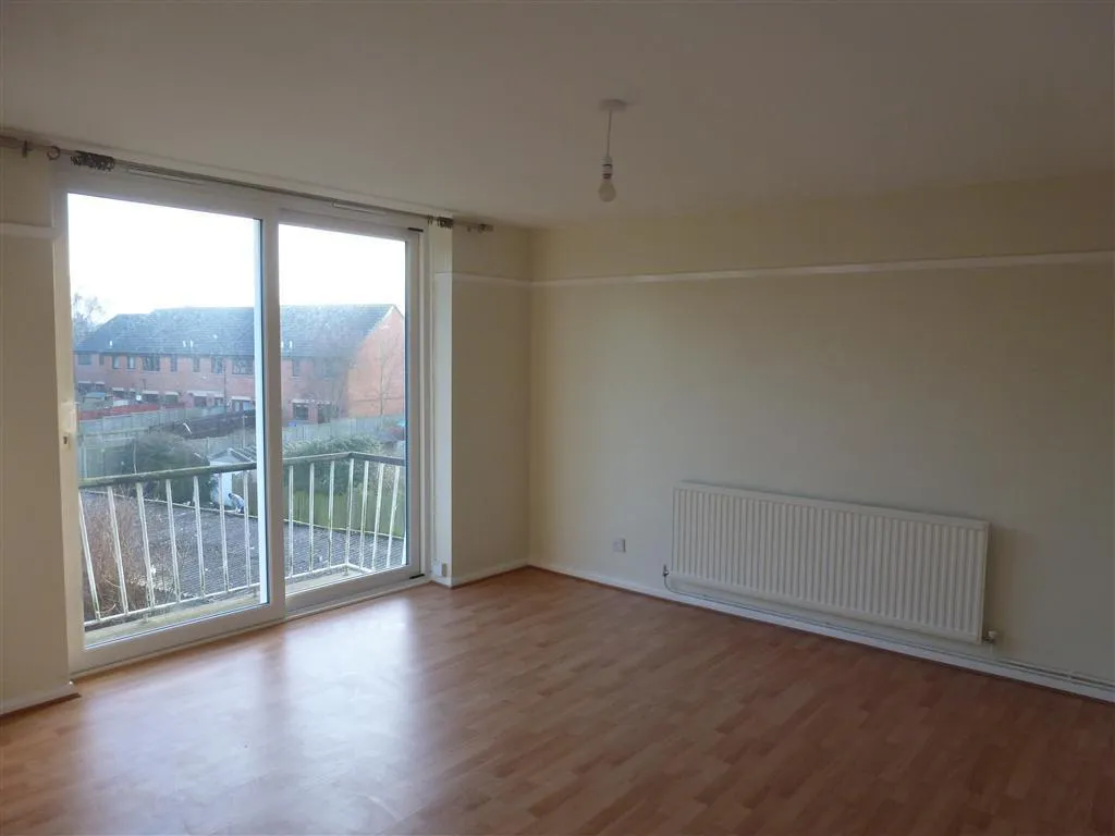 1 bed flat to rent, Priory Crescent, Aylesbury, HP19