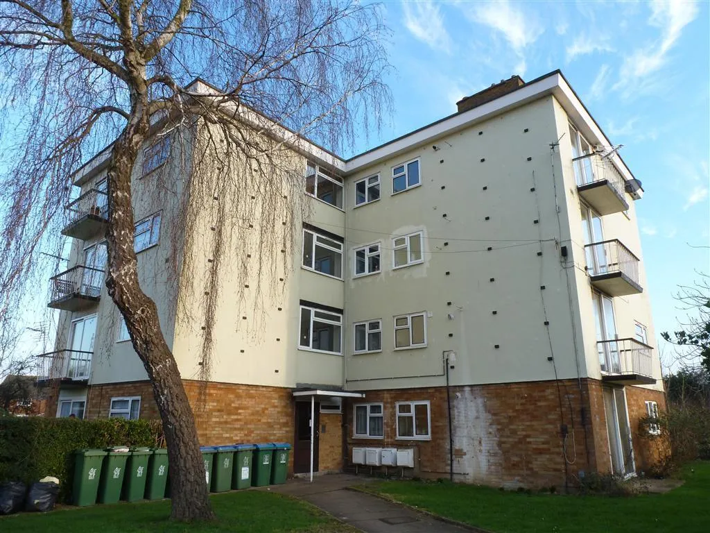 Priory Crescent, Aylesbury, HP19, photo 7