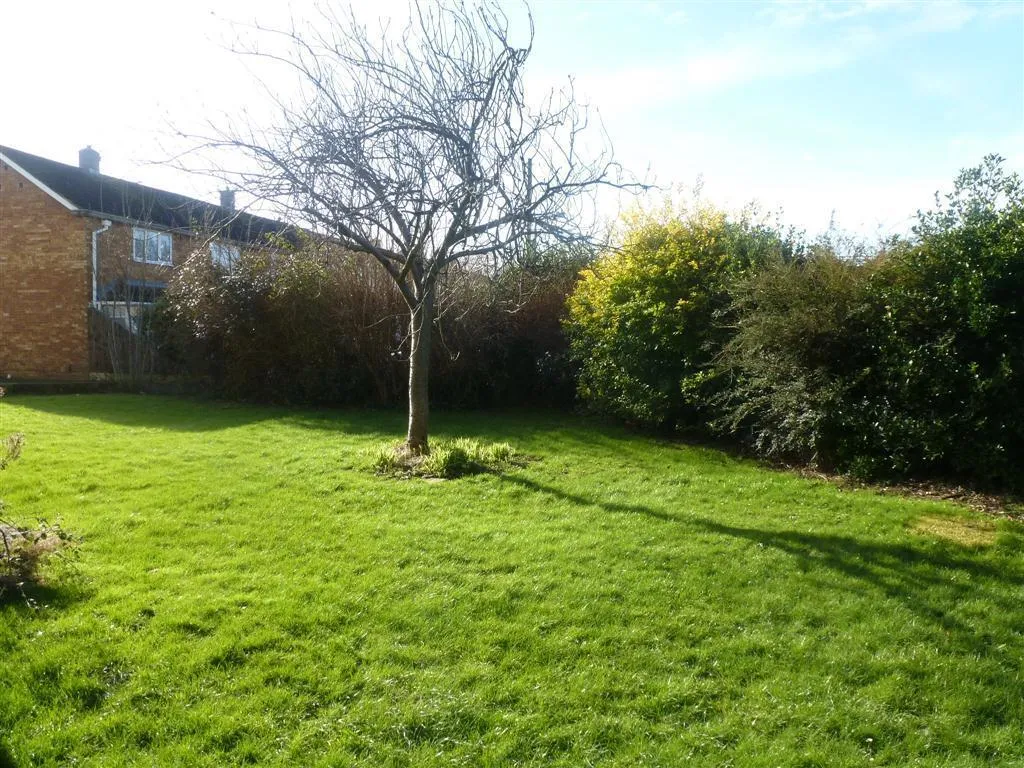 Priory Crescent, Aylesbury, HP19, photo 8